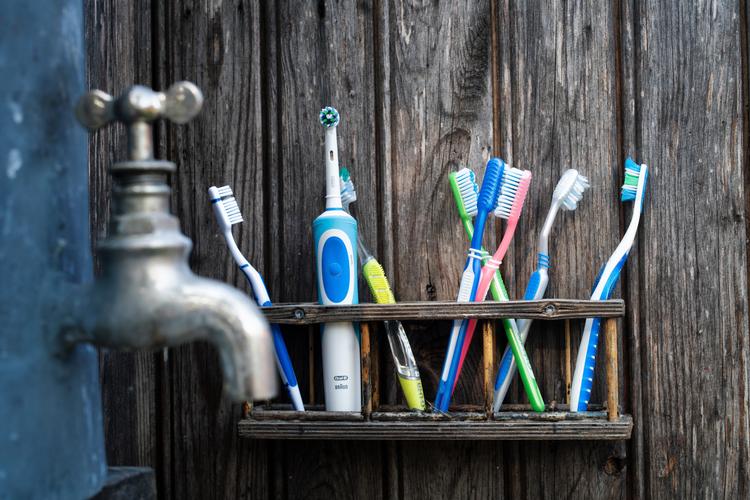 Toothbrushing in times of COVID-19. Some tips regarding how to look after your toothbrush and prevent spreading infection to your housemates.